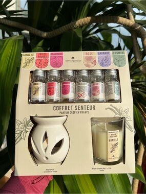 Atmosphere Vanilla & Floral Scented Gift Set with Ceramic Burner (Cream)